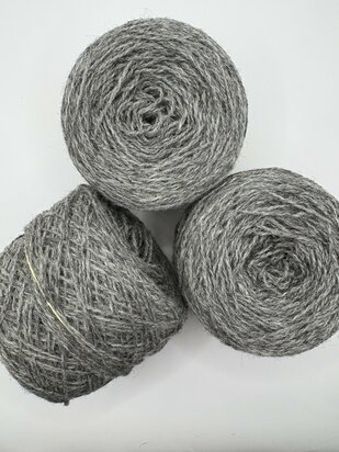 TGWTH & Aade - fingering  natural  - Graphite