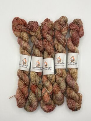 Veluwsch Verfgoed Sock mini - Red deer in autumn forest