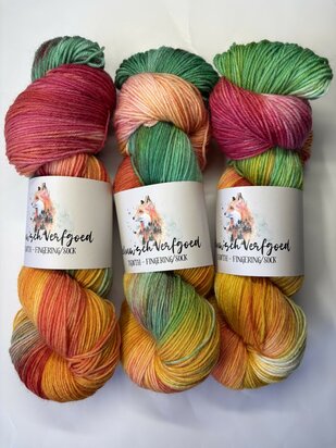 Veluwsch Verfgoed Sock - color of the month May 2026 - Veluwsche friends - Mike's creative world