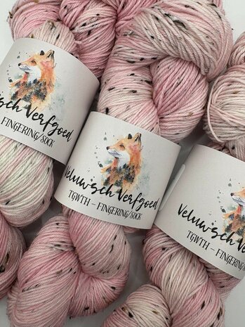 Veluwsch Verfgoed Sock tweed  -Gedroogde rozenblaadjes