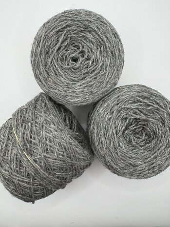 TGWTH & Aade - fingering  natural  - Graphite