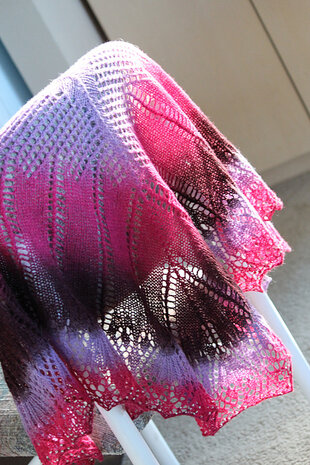 TGWTH & Aade - fingering gradient - Fuchsia