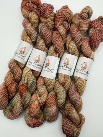 Veluwsch Verfgoed Sock mini - Red deer in autumn forest