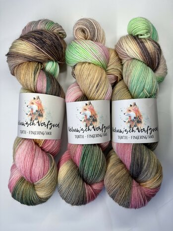 Veluwsch Verfgoed Sock - kleur van de maand April  2026 - Bloesem