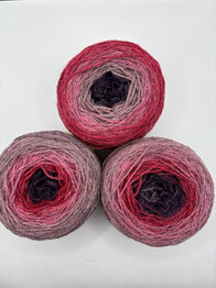 TGWTH & Aade - fingering gradient - Fuchsia